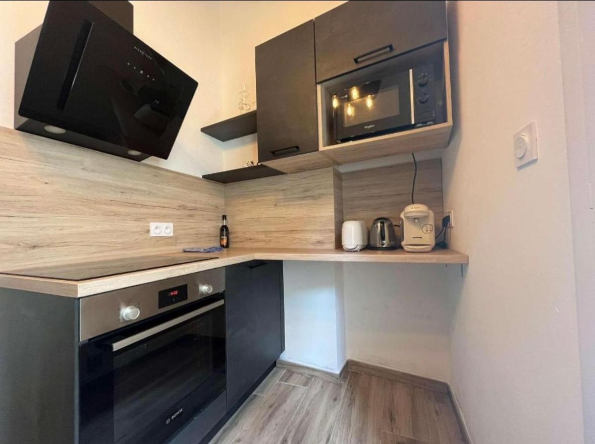 Delice De Nimes Apartment ภายนอก รูปภาพ